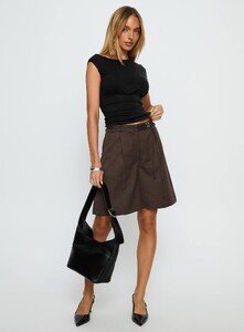 SG - PrPolly - Lorina Tailored Longline Shorts Brown Pinstr-12 - 1-Model-Shelby-Us2.jpg