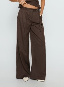 SG - PrPolly - Natilee Relaxed Tailored Pants Brown Pinstri-10 - 1-Model-Shelby-Us2.jpg