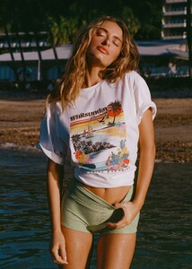 Saskia - PoolsidePar - WhistundaysTee_PoolsideShorty8F.jpg