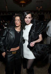 Screenshot 2025-12-21 at 17-09-24 Sofia Carson _ София Карсон.png