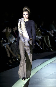Valentino 2001 Women RTW 36.jpg