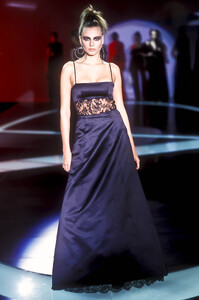 Valentino 2001 Women RTW 66.jpg