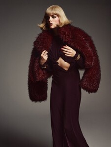 Vogue Greece 12-2025_17.jpg