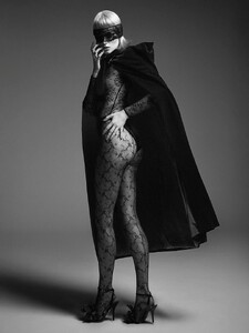 Vogue Greece 12-2025_18.jpg