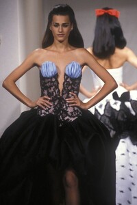 YasminLeBon_GuyLarocheSS1991HC_04.jpg