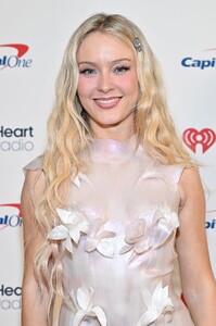 Zara_Larsson_at_iHeartRadio_KISS108_s_Jingle_Ball_2025_at_TD_Garden_in_Boston_12-14-20250002.jpg