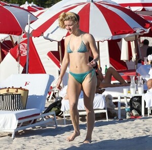Zara_Larsson_in_bikini_at_the_beach_in_Miami_Beach_12-21-20250078.jpg