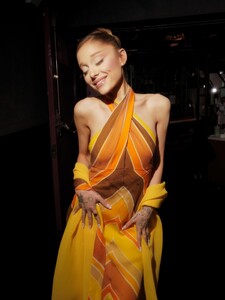 arianagrande-20251219_001944-2834422591.jpg