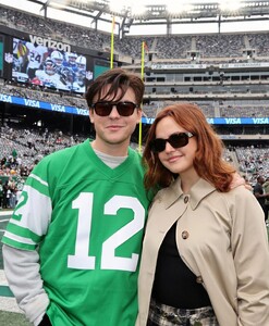 bailee-madison-at-cleveland-browns-vs-new-york-jets-game-11-09-2025-2.jpg