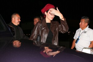 kendall-jenner-at-saffy-s-in-los-angeles-12-11-2025-5.jpg