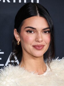 kendall-jenner-in-bottega-veneta-at-l-oreal-women-of-worth-december-2025-6.jpg