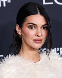 kendall-jenner-in-bottega-veneta-at-l-oreal-women-of-worth-december-2025-7.jpg