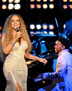 mariah-carey-channels-grandeur-in-beaded-gown-for-tv-performance-2025-2.jpg