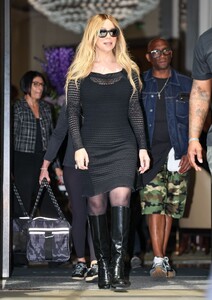 mariah-carey-steps-out-in-chic-crochet-dress-in-la-1.jpg