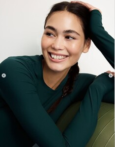 spanx green model.3.jpg