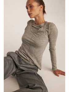 theessense_19.0921111-min (1)-900x1202.jpg