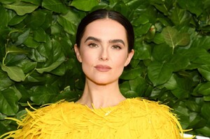 zoey-deutch-at-gotham-awards-2025-in-yellow-feathered-prada-gown-3.jpg