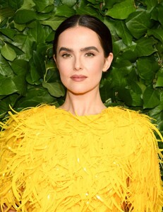 zoey-deutch-at-gotham-awards-2025-in-yellow-feathered-prada-gown-5.jpg
