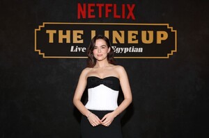 zoey-deutch-at-netflix-s-the-lineup-live-from-the-egyptian-3.jpg
