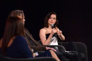 zoey-deutch-at-netflix-s-the-lineup-live-from-the-egyptian-4.jpg