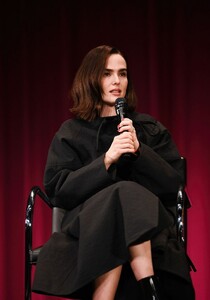 zoey-deutch-at-nouvelle-vague-screening-in-los-angeles-4.jpg