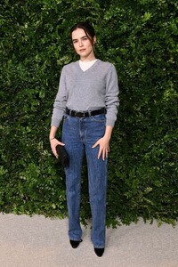 zoey-deutch-in-chanel-sweater-and-denim-at-academy-women-s-luncheon-2025-1.jpg