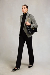 104KnightsbridgeBlazer_Houndstooth_217COTW032826_251001_AW25Ecom_AJ_28030_3.webp