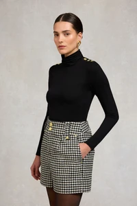 105LuxeTailoredShort_Houndstooth_219CSHR002826_251001_AW25Ecom_AJ_27975_3.webp