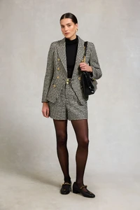 105LuxeTailoredShort_Houndstooth_219CSHR002826_251001_AW25Ecom_AJ_27987_2.webp