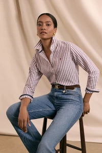 137_Oxford_Shirt_Burgundy_Stripe_225MSHT104813_250717_AW25_Ecom_AJ_23522_5.webp