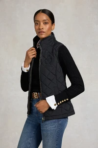 16.75LightweightCountryGilet_Black_225MOTW262604_250709_AW25EcomAJ_15437_1_1_4497ea66-6536-4f1b-97cc-8a6d23543d85.webp