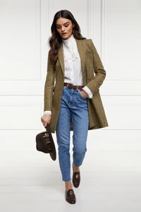 2023-05-10_AW23_Ecomm82225_Look15-HighgroveCoat_AveburyGreen__3.webp