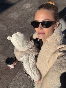 [2025.12.15] katelove_601389386_18547776589054296_5670415435888112924_n.jpg