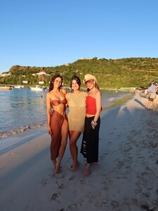 [2025.12.31] ericabarstein_608885460_18550166224030065_7650618683458563833_n.jpg