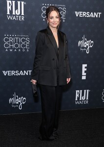 2026-01-05_10-36-45-484z_14_kaley_cuoco_at_the_31st_annual_critics_choice_awards.jpg