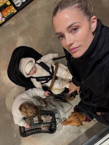 [2026.01.02] katelove_609189999_18551009932054296_6075643226422505719_n.jpg