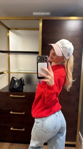 [2026.01.04] livvydunne_3802779798658336924.jpg