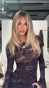 [2026.01.06] ellaayalon_3804532900457872412.jpg