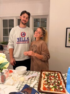 [2026.01.18] livvydunne_619061505_18559303699027168_6162704616639573467_n.jpg