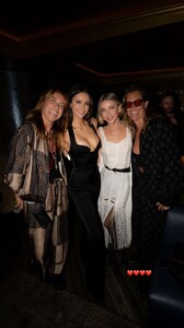 [2026.01.18] nina-riawna's2026-1-18-16.21.117 story.jpg