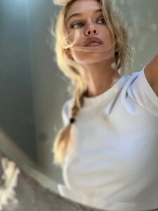 [2026.01.19] stellamaxwell_618591735_18563986768030343_5390247917829501724_n.jpg