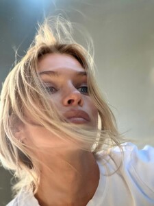 [2026.01.19] stellamaxwell_619271024_18563986786030343_8740686396203306028_n.jpg