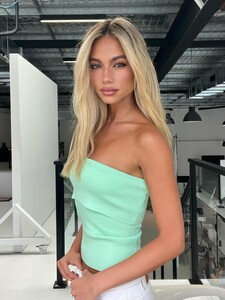 [2026.01.20] ellaayalon_619748368_18554370613005827_4460951063520342111_n.jpg