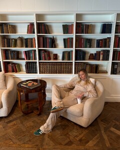 [2026.01.22] megan_samperi_621464543_18552450742022051_3194804913466793864_n.jpg