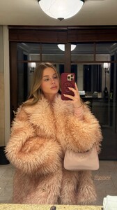 [2026.01.23] haileygrice's2026-1-24-1.56.883 story.jpg