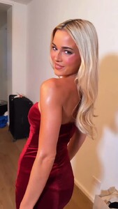 [2026.01.24] livvydunne_DT6OEmj3VU.jpg