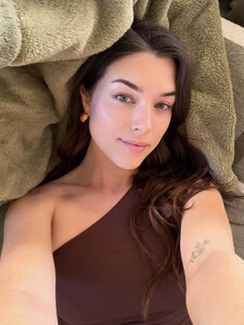 [2026.01.28] heylaurensummer_622655600_18444219433129844_1451479410396368996_n.jpg