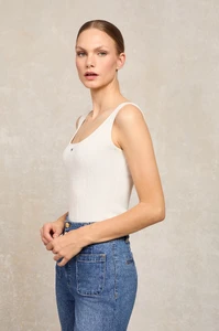 20look38-RubyKnitVest_White__109_2.webp