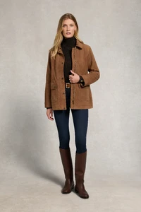 24CountrySuedeJacket_Cognac_225MOTW263283_250710_AW25EcomAJ_18396_2.webp