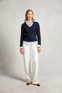 29SeattleCableV-NeckKnit_InkNavy_222MKNT072772250930_Ecom_AW25_1539_5.webp